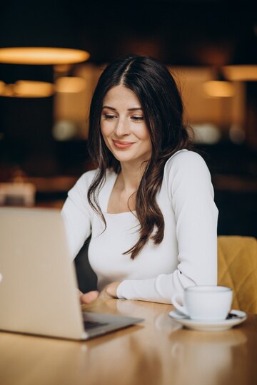 Girl Searching for Stock Market Courses on internet